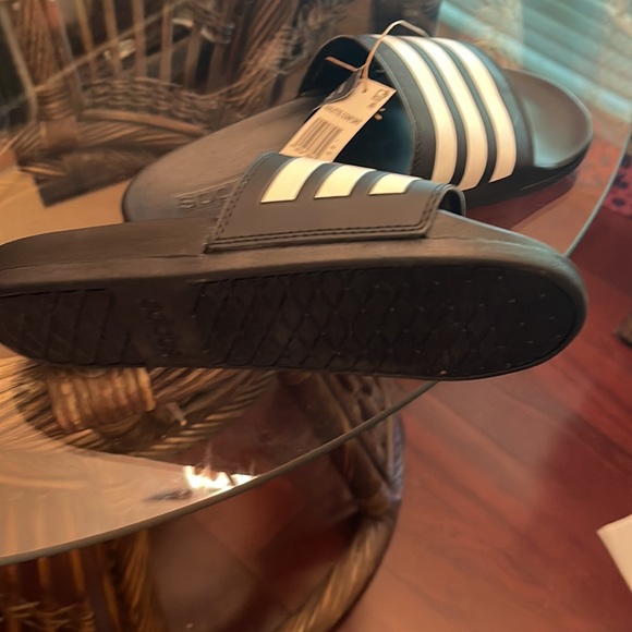 Brand new with tag size 8 women size 7 men unisex flip flops Adidas brand. - Picture 3 of 4